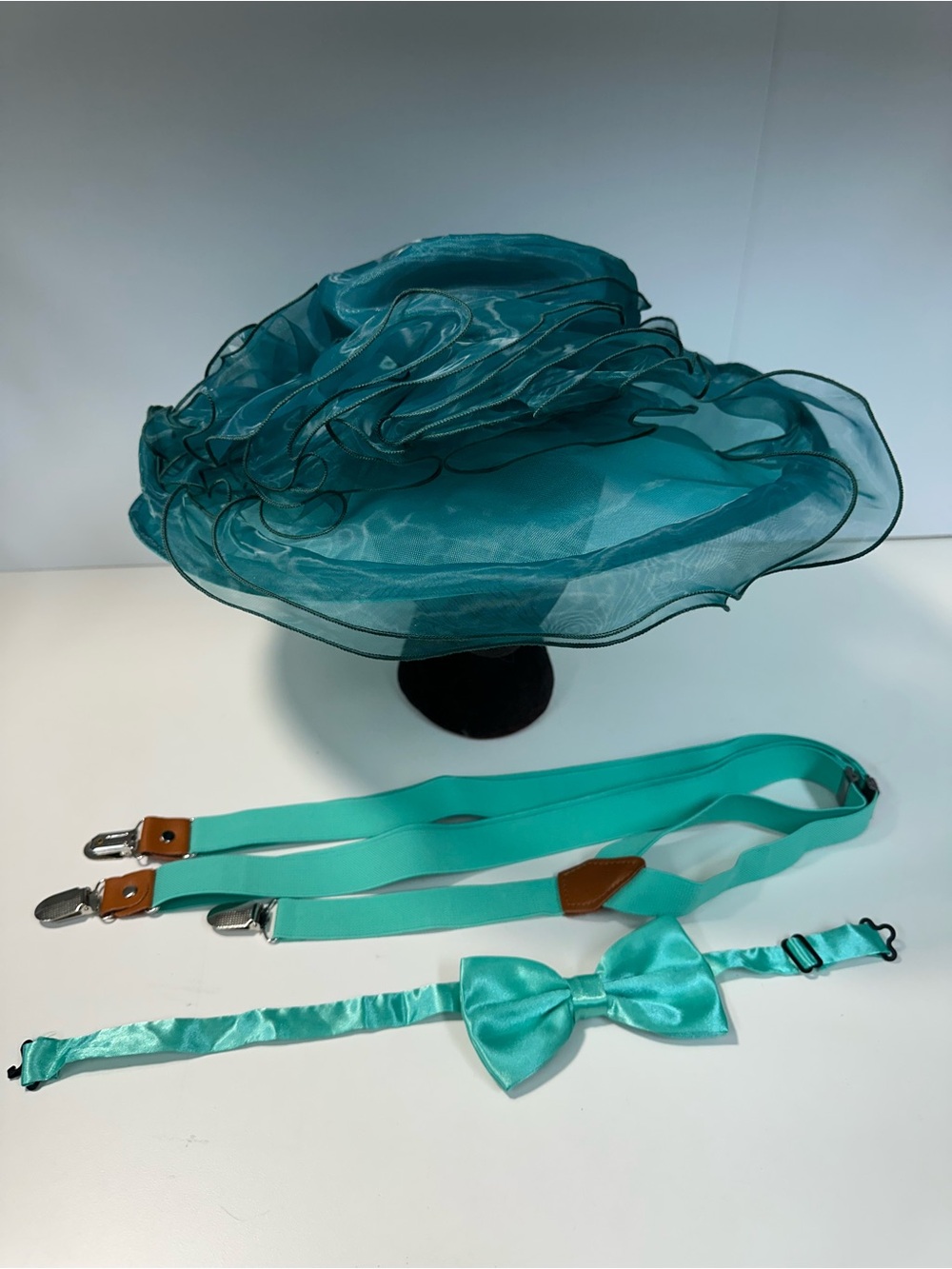 Forbusite Green Organza Wide-Brim Hat with Suspenders & Bow Tie Kentucky Derby